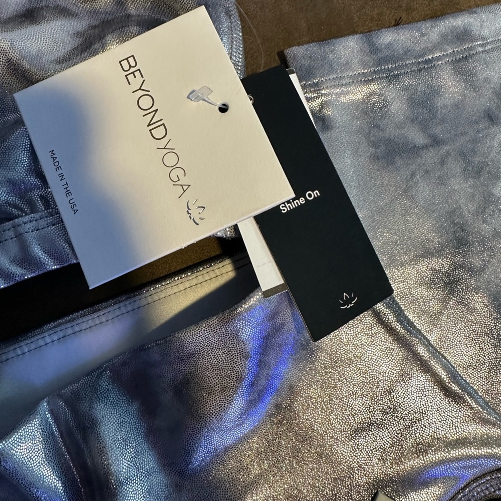 Beyond Yoga Metallic Silver Activewear Set NWT - Picture 9 of 9